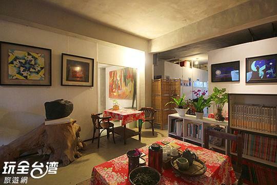Museum Traveler's BnB Sanzhi Eksteriør bilde